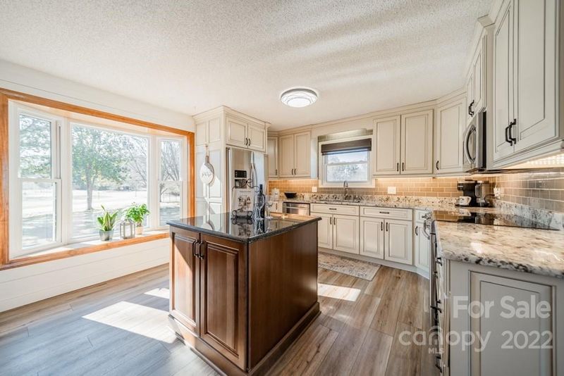 5115 Leisure Ln, Sherrills Ford, NC 28673