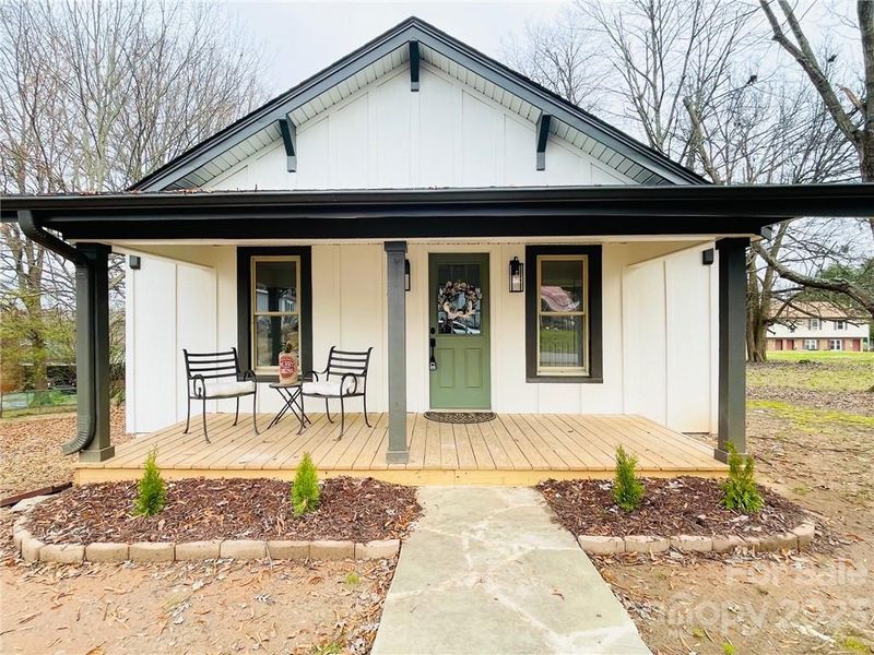 1222 12th St NE, Hickory, NC 28601