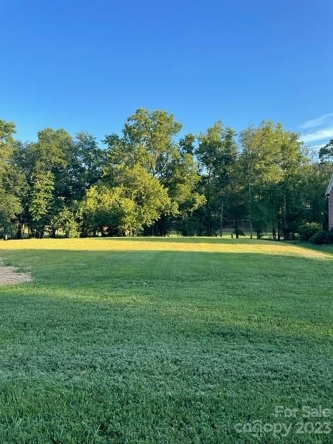 1053 10th Avenue Dr NW, Hickory, NC 28601
