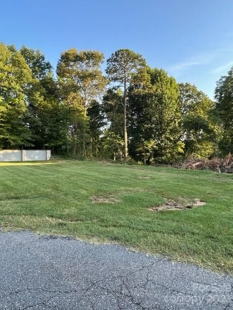 1053 10th Avenue Dr NW, Hickory, NC 28601