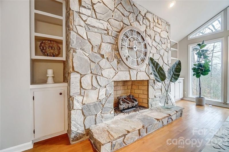 114 Berry Mountain Rd, Cramerton, NC 28032