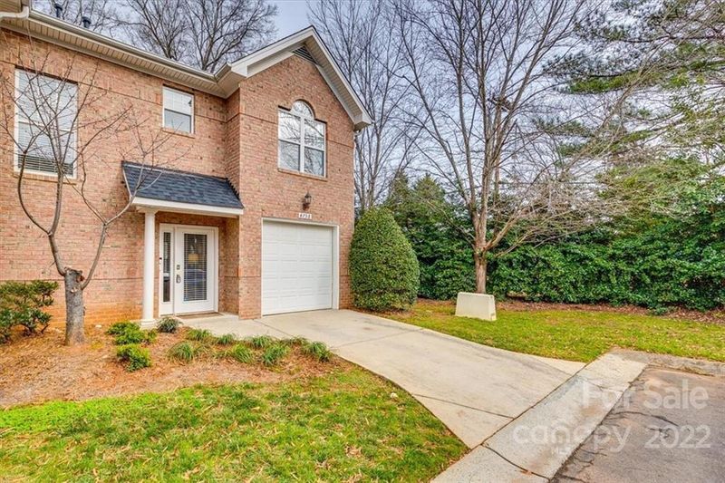 4758 Hunter Crest Ln, Charlotte, NC 28209