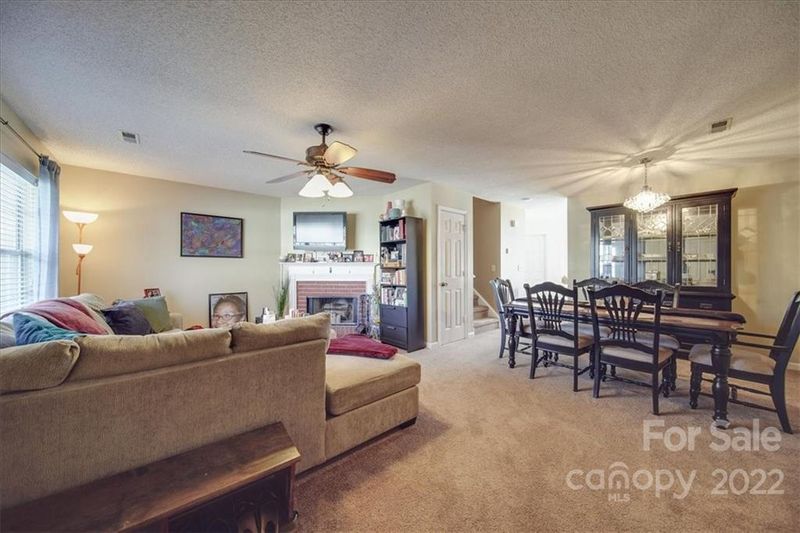 3835 Mosscroft Ln, Charlotte, NC 28215