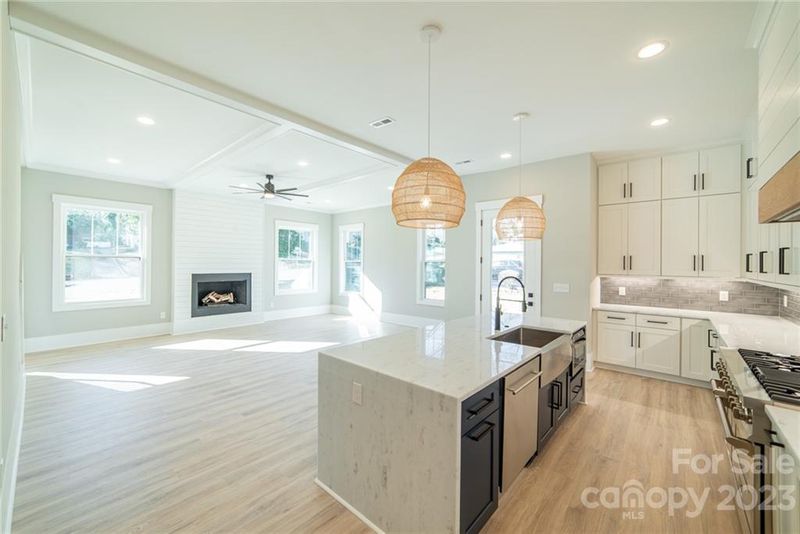 649 Manhasset Rd, Charlotte, NC 28209