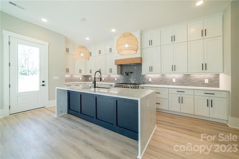 649 Manhasset Rd, Charlotte, NC 28209
