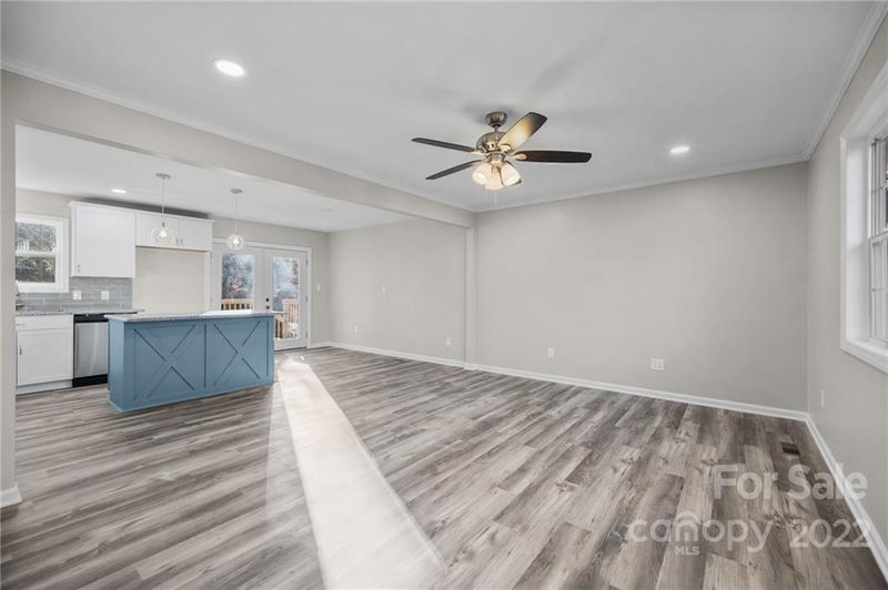 611 King Arthur Dr, Gastonia, NC 28056