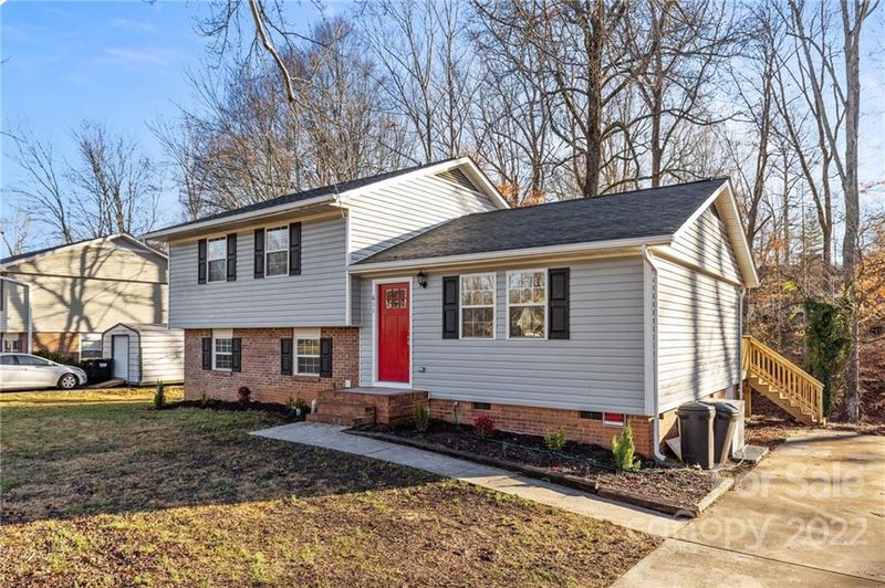 611 King Arthur Dr, Gastonia, NC 28056