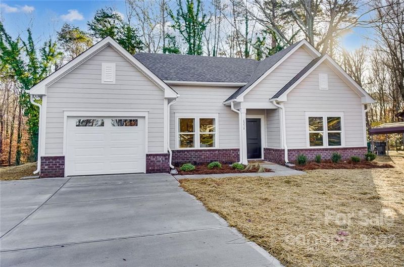 6230 Kinghurst Dr, Charlotte, NC 28216