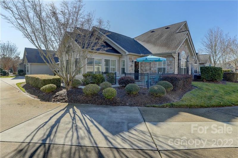 728 Ledgestone Ct, Tega Cay, SC 29708