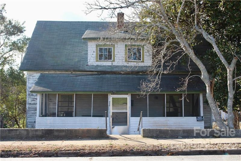 602 Dearborn St, Great Falls, SC 29055