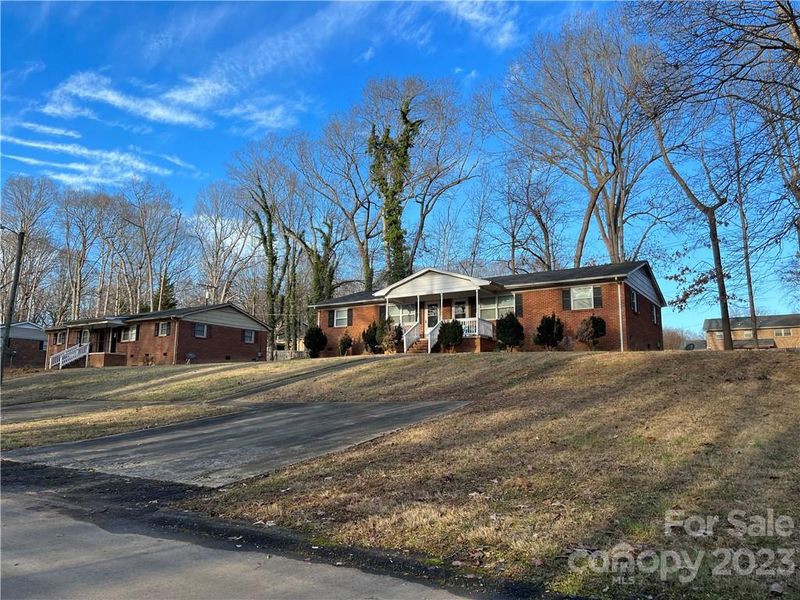 2332 Woodbridge Dr, Gastonia, NC 28056