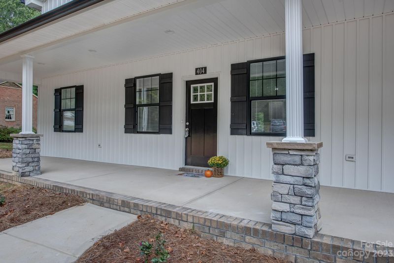 404 W Puett St, Dallas, NC 28034