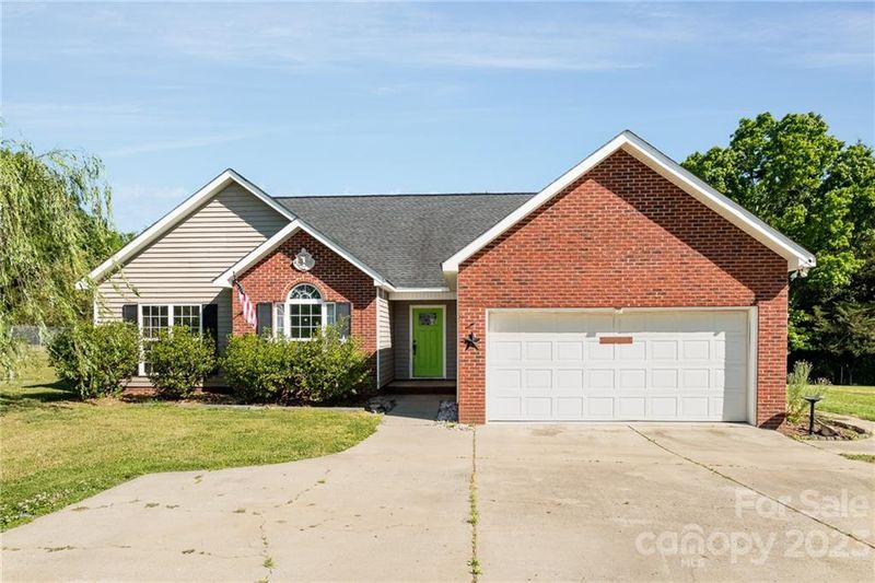 900 Pondside Dr, Wingate, NC 28174