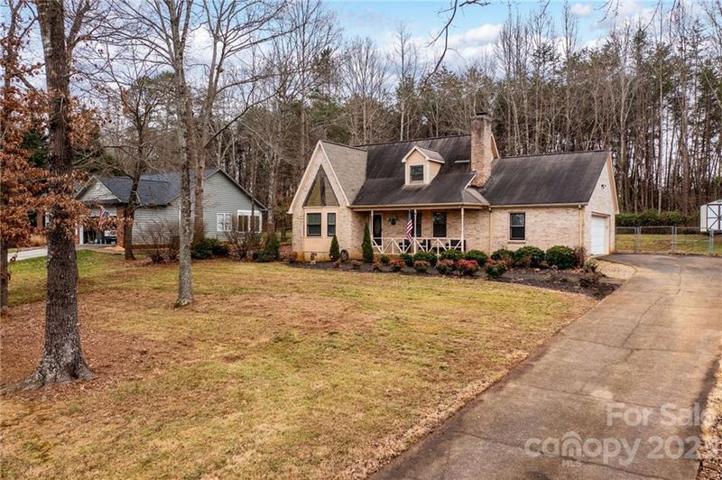 2520 36th Ave NE, Hickory, NC 28601