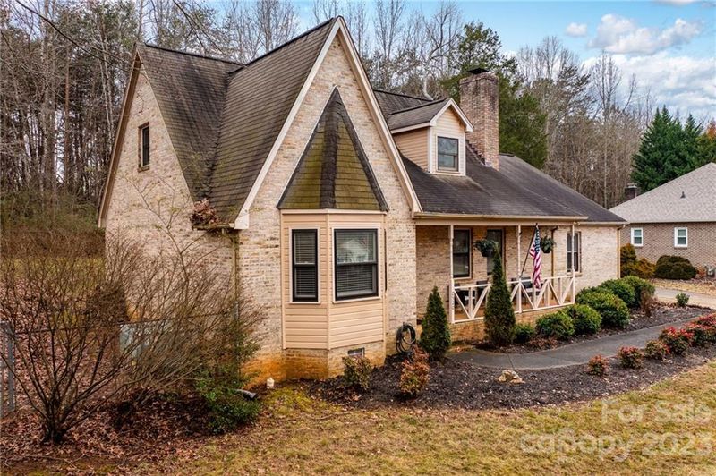 2520 36th Ave NE, Hickory, NC 28601