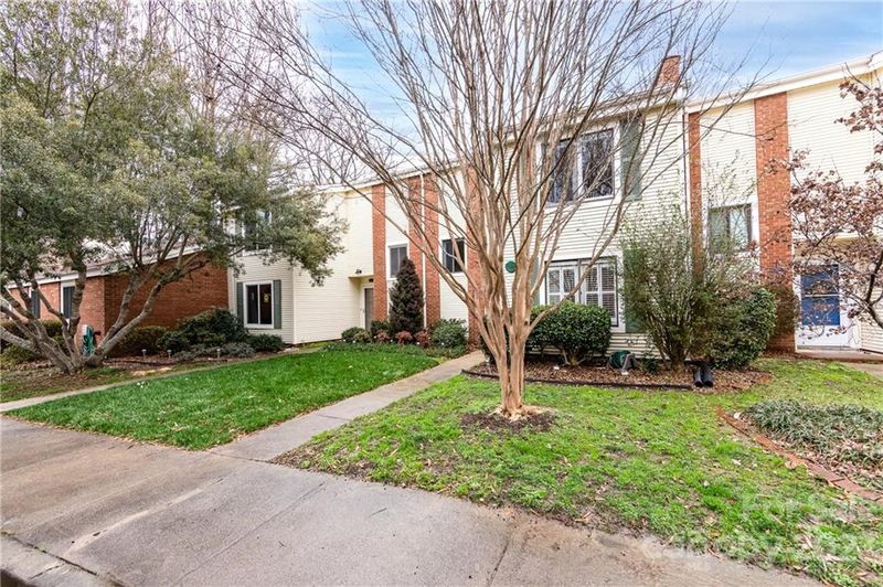 8328 Ramath Dr, Charlotte, NC 28211