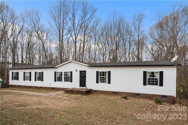 1193 Peppertree Dr, Mount Holly, NC 28120