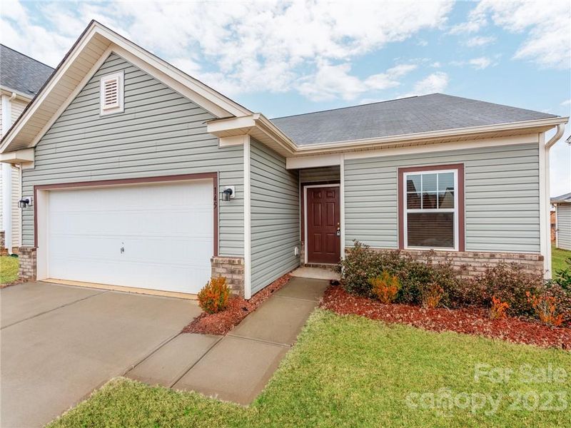 145 Hidden Lakes Rd, Statesville, NC 28677