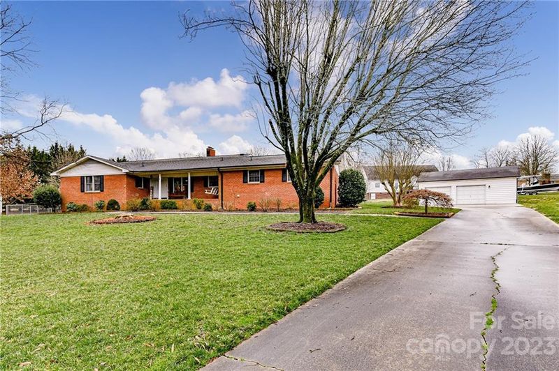 421 Pine St, Harrisburg, NC 28075