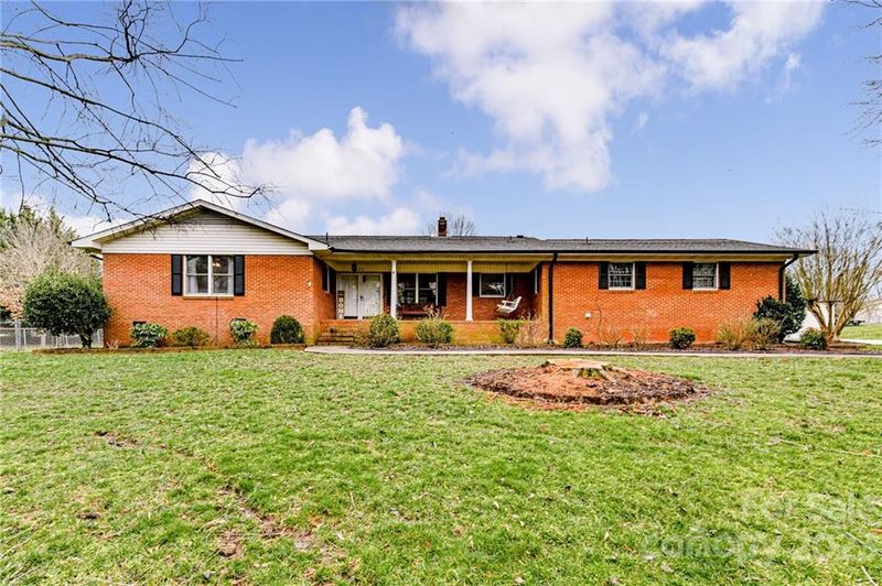 421 Pine St, Harrisburg, NC 28075