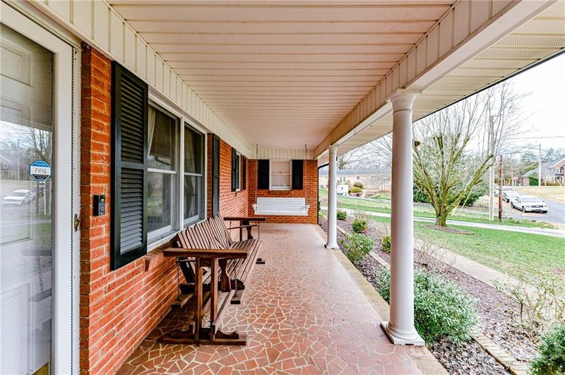 421 Pine St, Harrisburg, NC 28075