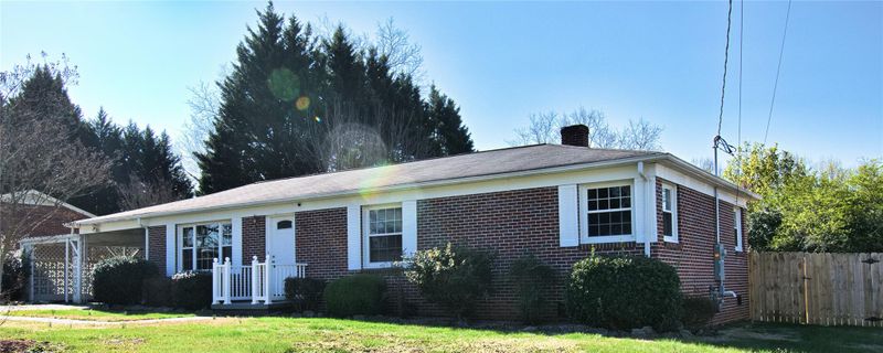 1230 27th Ave NE, Hickory, NC 28601