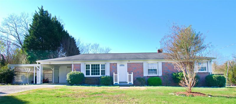 1230 27th Ave NE, Hickory, NC 28601