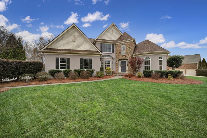 2013 Groves Edge Ln, Marvin, NC 28173