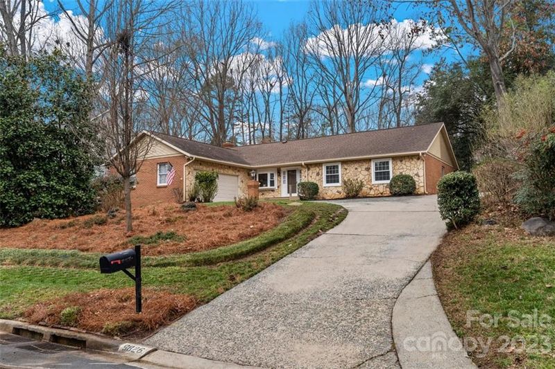 9826 Whitethorn Dr, Charlotte, NC 28277