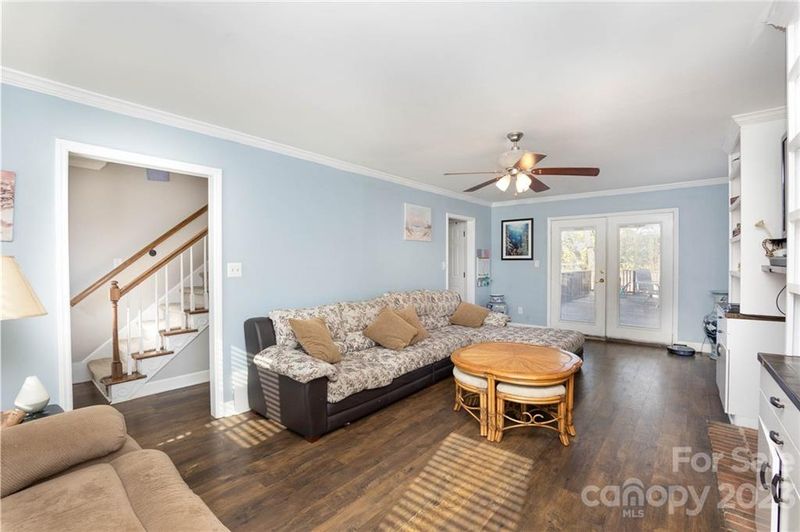6049 Kinghurst Dr, Charlotte, NC 28227