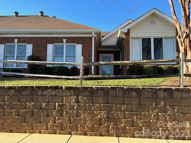 8256 Windsor Ridge Dr, Charlotte, NC 28277