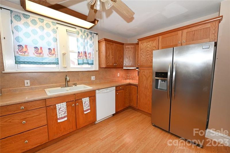 1469 14th Ave, Hickory, NC 28601