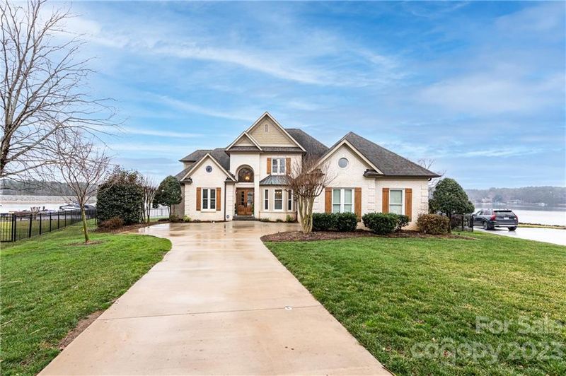 7106 Windaliere Dr, Cornelius, NC 28031