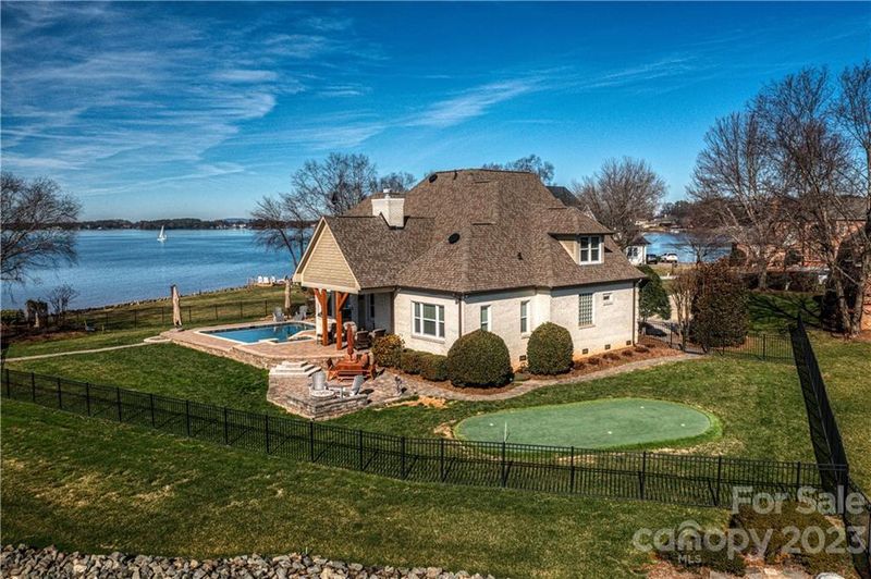 7106 Windaliere Dr, Cornelius, NC 28031