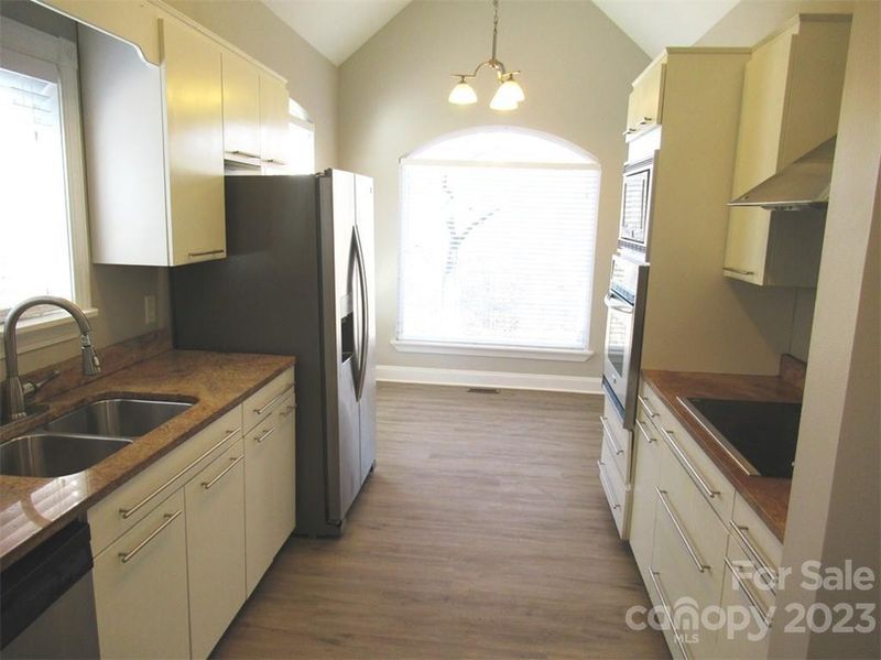 217 Lakeview Dr, Belmont, NC 28012