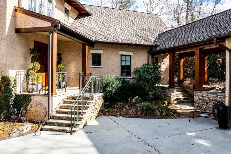 146 41st Ave NW, Hickory, NC 28601