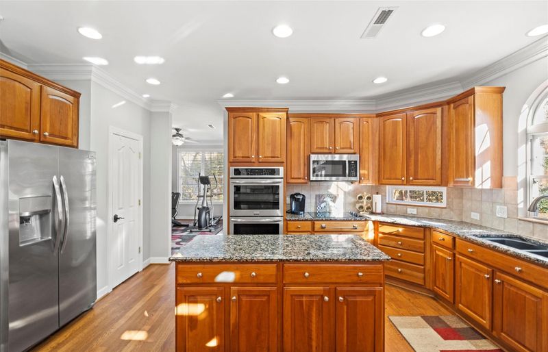 7903 Avanti Dr, Waxhaw, NC 28173