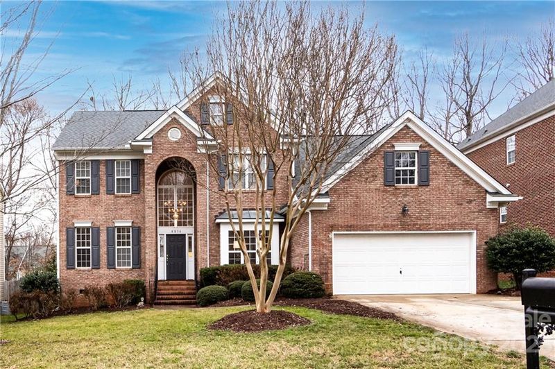 8836 Leinster Dr, Charlotte, NC 28277