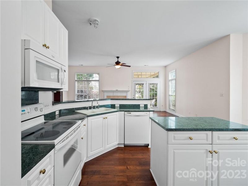 1731 Spring Stone Dr, Matthews, NC 28105