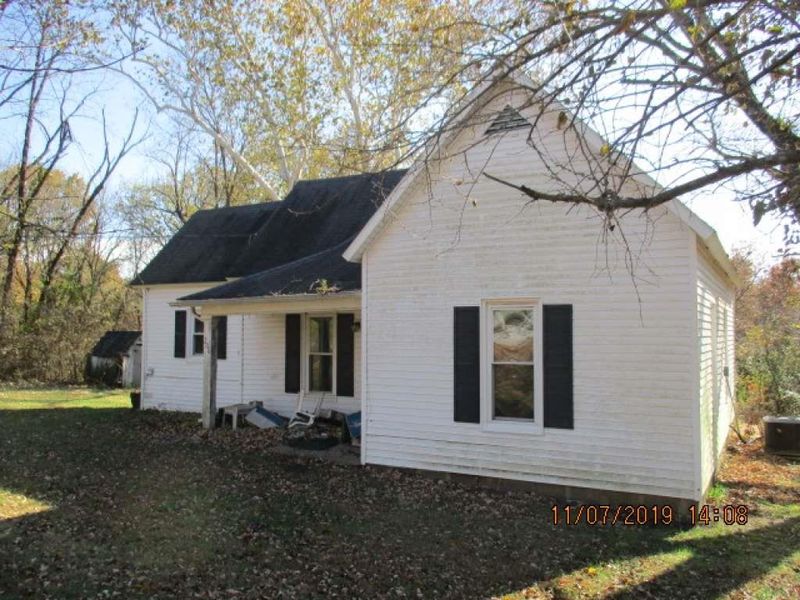 206 W 10th St, Calhoun, MO 65323