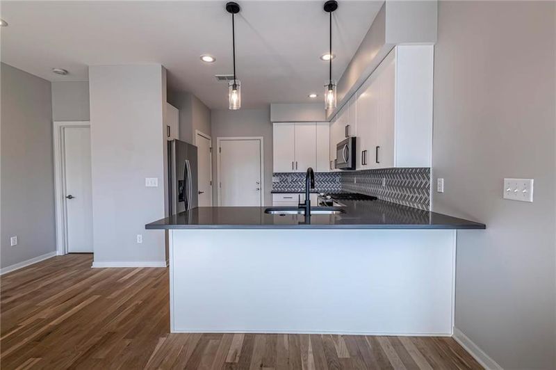 1334 E 23rd St, Kansas City, MO 64108