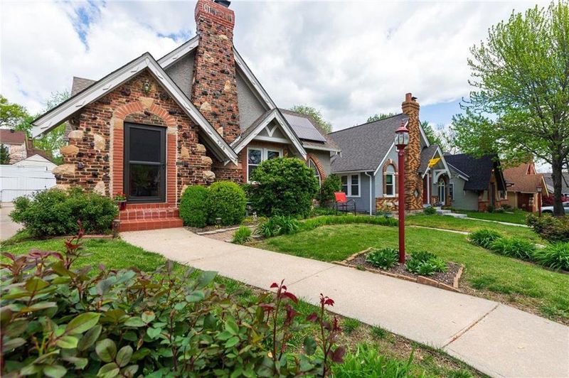 708 E 71st Ter, Kansas City, MO 64131