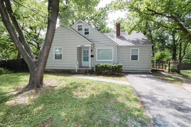 7824 Madison Ave, Kansas City, MO 64114