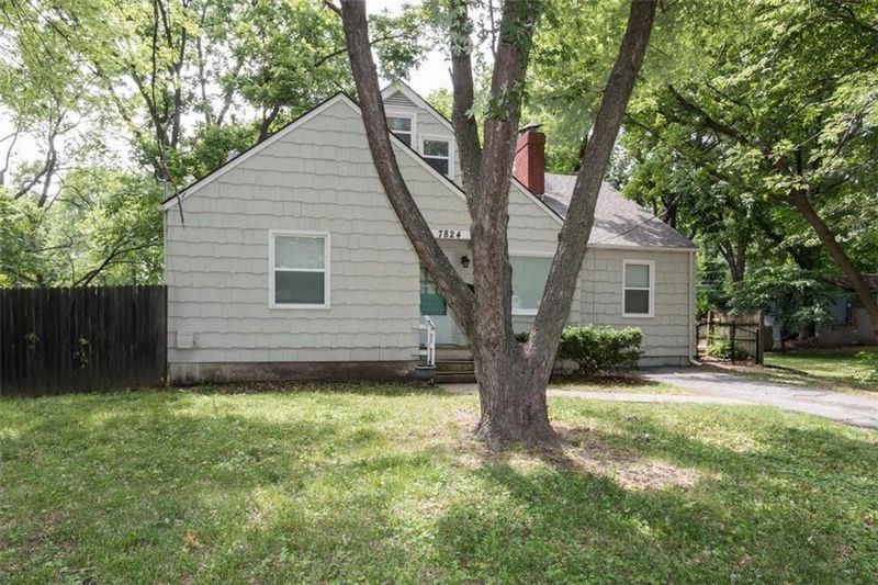 7824 Madison Ave, Kansas City, MO 64114