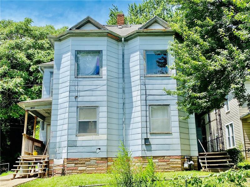 1406 N 2nd St, St Joseph, MO 64505