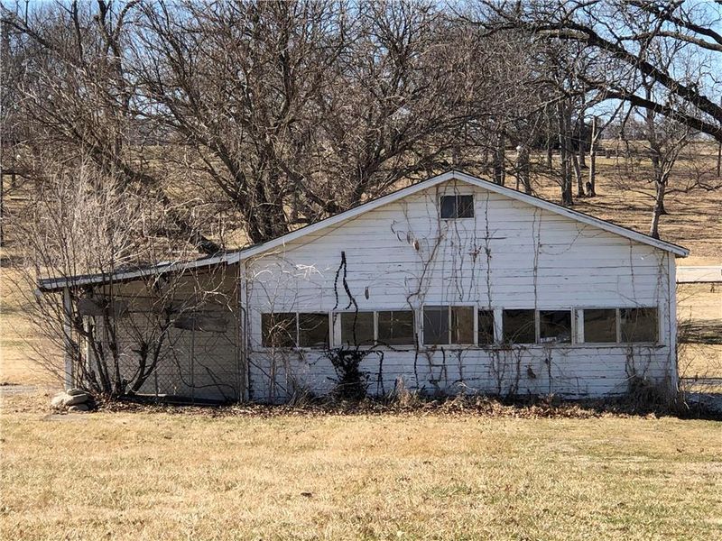304 9th St, Osawatomie, KS 66064