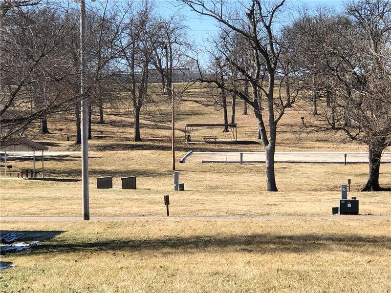 304 9th St, Osawatomie, KS 66064