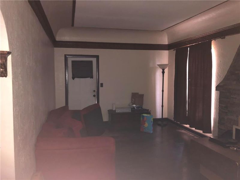 6331 Agnes Ave, Kansas City, MO 64132