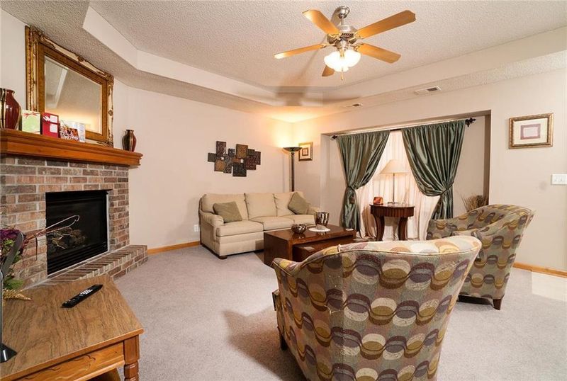 1012 Seminole Ct, Raymore, MO 64083