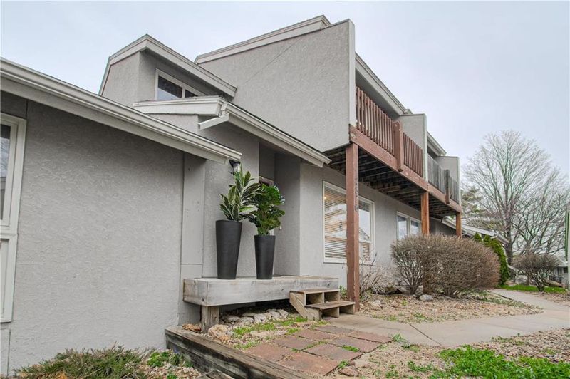 12876 W 109th St, Overland Park, KS 66210